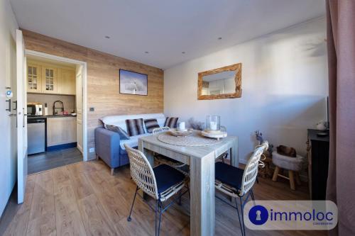a dining room and kitchen with a table and chairs at Studio Auron 300 meters from the cable car in Auron