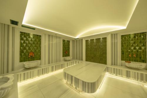 A bathroom at MQ Hotel