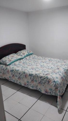 Postel nebo postele na pokoji v ubytování Comfort La Española