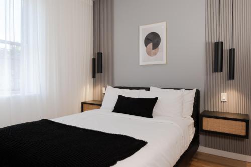 a bedroom with a bed with a black blanket on it at #8 - Refined Studio - Self Check in - Plateau - St-Denis - AC - TV in Montréal