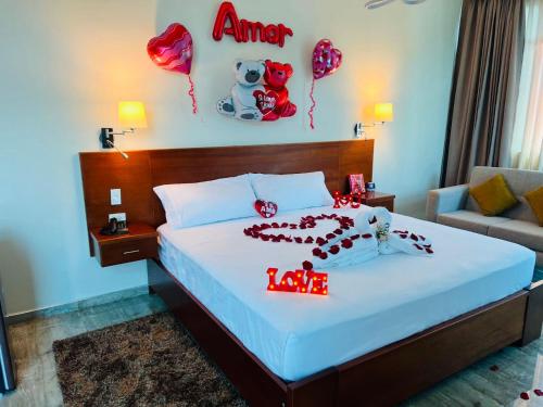 Un ou plusieurs lits dans un hébergement de l'établissement Caruzo Hotel and suites