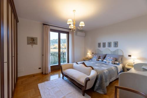 Ένα ή περισσότερα κρεβάτια σε δωμάτιο στο Casa Angolo delle Rose