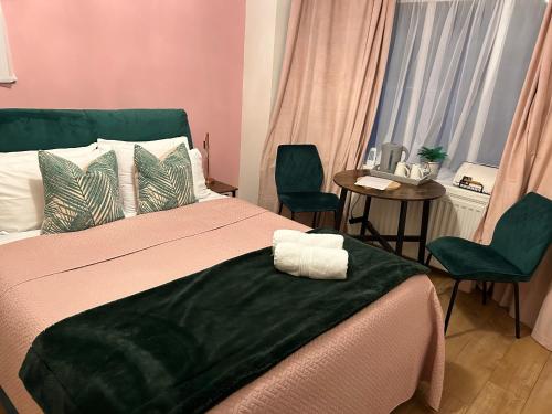 Katil atau katil-katil dalam bilik di The Lily Pad near Poole Dorset Self contained private entrance and free parking