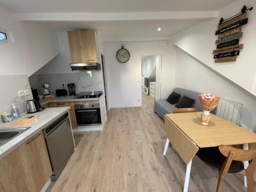 Kuchyň nebo kuchyňský kout v ubytování Appartement avec terrasse et ciel étoilé !