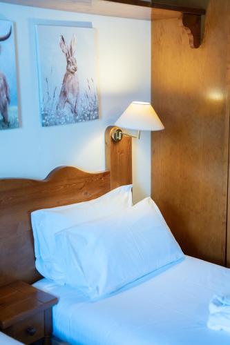 Ένα ή περισσότερα κρεβάτια σε δωμάτιο στο 4009 loft penthouse Prince des Cimes Arc 1950