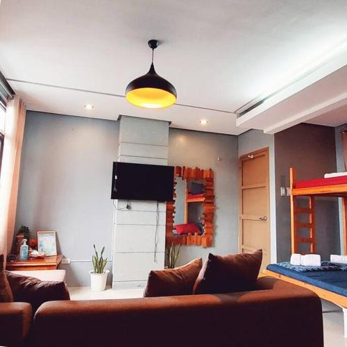 Bombshelter Homestay- Blueroom - Baguio City
