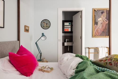 Postel nebo postele na pokoji v ubytování The Corner House