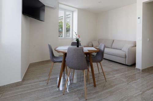 a living room with a table and chairs and a couch at Solar Mendonca in Faro