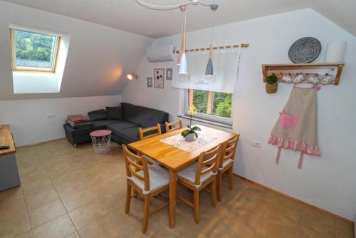 Χώρος καθιστικού στο Apartments Laznica