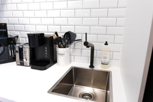 Kuchyň nebo kuchyňský kout v ubytování #9 - Classic Studio - Self Check in - Plateau - St-Denis - AC - TV