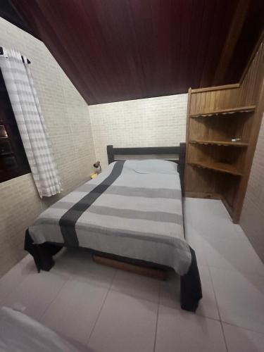 Ένα ή περισσότερα κρεβάτια σε δωμάτιο στο Chalé Aconchegante