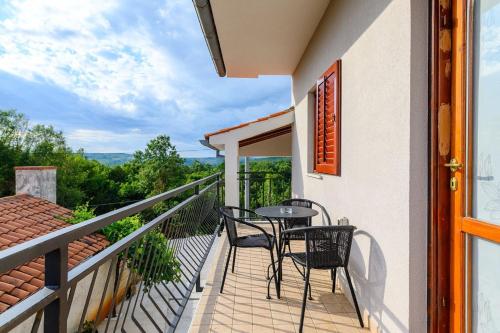 Apartment Lara with Swimming Pool - Paradiz