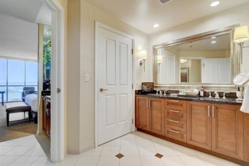 a bathroom with a sink and a mirror at Classic Suite MGM Signature 25th FLR POOL VIEW in Las Vegas