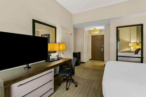 Sonesta Hotel Baltimore Inner Harbor Image