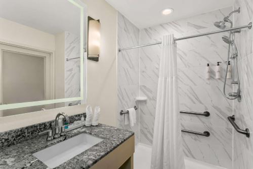 Sonesta Hotel Baltimore Inner Harbor Image