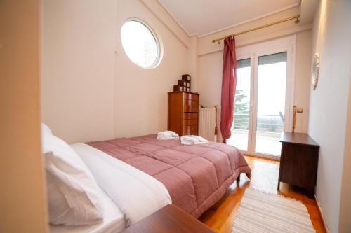 a bedroom with a large bed and a window at 2K Eco Villa in Plagiárion