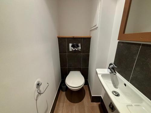 Charmant 2 pièces pour 4 aux Menuires, pied des pistes, proche commerces et piscine - FR-1-452-290