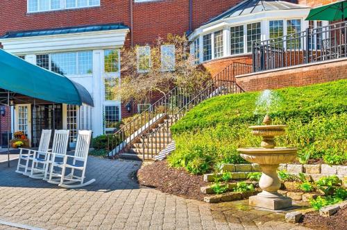 Jardin de l'établissement The Simsbury Inn