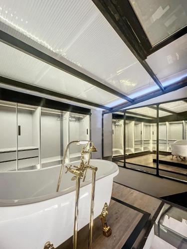 VelaSanz Homes - Santa Paula Suite Granada