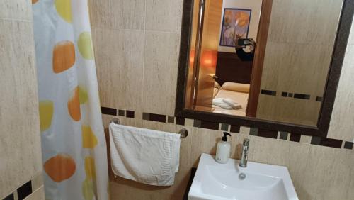 a bathroom with a sink and a mirror at Dulce Posada in Cazorla
