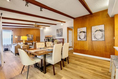 a dining room with a table and chairs and a bedroom at Spacious Mid Century Modern Sunroom Rambler in Shoreline