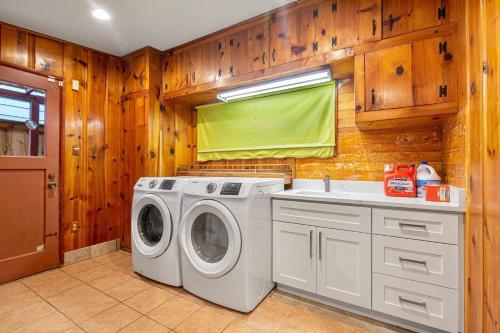 a kitchen with a washing machine and a sink at Spacious Mid Century Modern Sunroom Rambler in Shoreline