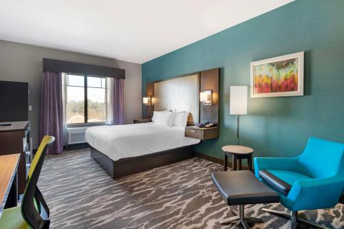 a hotel room with a bed and a desk and chair at Best Western Plus Ruston Hotel in Ruston