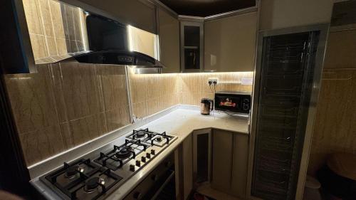 a kitchen with a stove and a counter top at Luxury sea view apartment in Dahariz, Salalah شقة بحرية فاخرة بمنطقة الدهاريز السياحية بصلالة ظفار in Salalah