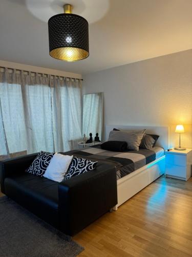 a bedroom with a large bed and a couch at Apartamento Ginebra ch in Geneva