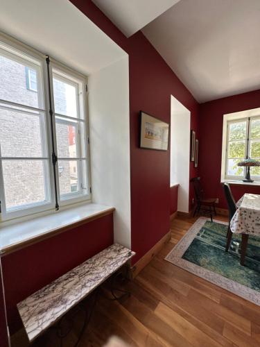 Ένα ή περισσότερα κρεβάτια σε δωμάτιο στο Artillery view Condo (free parking)