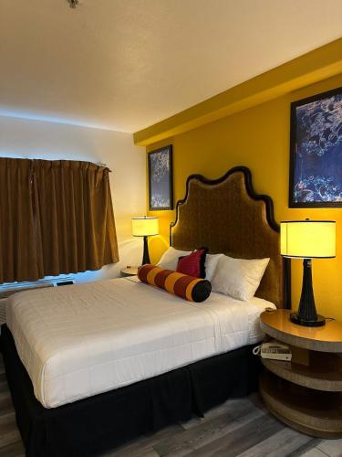 a bedroom with a large bed with two lamps at Howard Johnson by Wyndham Bakersfield in Bakersfield