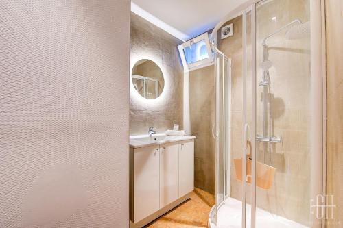 Ένα μπάνιο στο Appartement avec chambre proche Gare et wifi fibre