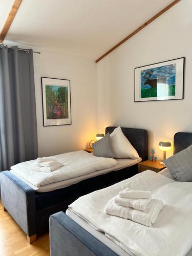 a room with two beds with towels on them at Ganzes Haus mit einer Terrasse, Garten und Klimaanlage in Koblenz
