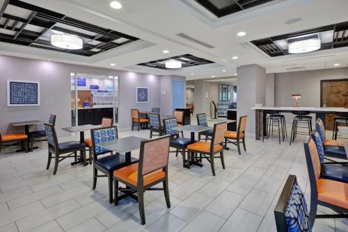 a dining room with tables and chairs at Holiday Inn Express & Suites I-26 & Us 29 At Westgate Mall by IHG in Spartanburg