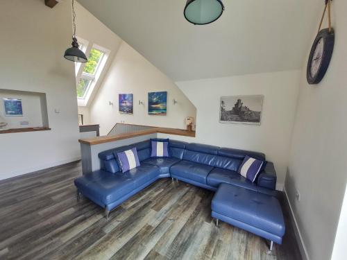 Ruang duduk di Skyelander Apartments