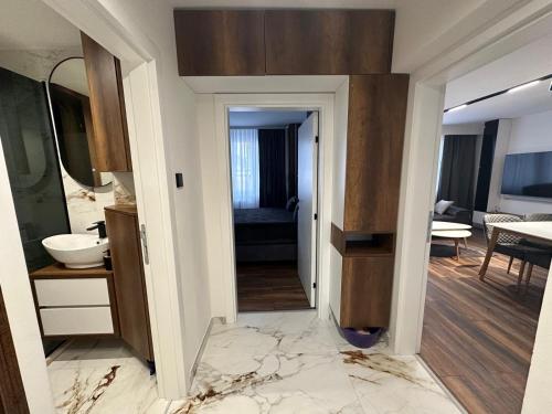 Μια τηλεόραση ή/και κέντρο ψυχαγωγίας στο Luxury Apartment Sapphire