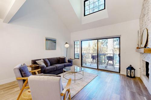a living room with a couch and a fireplace at Eagles Nest on Lake Arrowhead in Lake Arrowhead