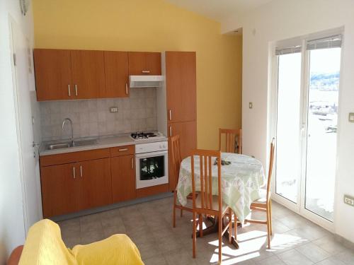 Kuchyň nebo kuchyňský kout v ubytování Apartments Marietta