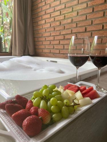 a tray of fruit with two glasses of wine at Terra Verde Visconde de Mauá in Visconde De Maua