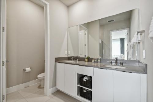 Stunning New Condo Close to Disney World photo 32