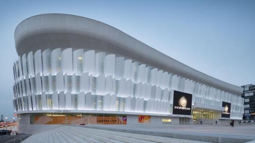 a large building with white columns on it at Le Cocon Autonome - A 10 min de Paris in Houilles
