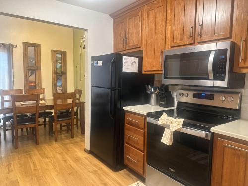 Nhà bếp/bếp nhỏ tại Twin Rivers Vasquez 3 by Stay Winter Park