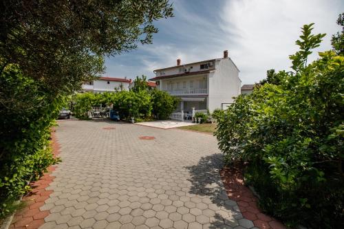 Apartments for families with children Palit - Rab - 4990