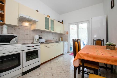 Apartments for families with children Palit - Rab - 4990