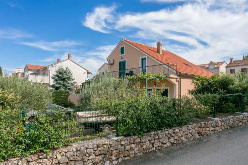 Apartments by the sea Mirca, Brac - 2854