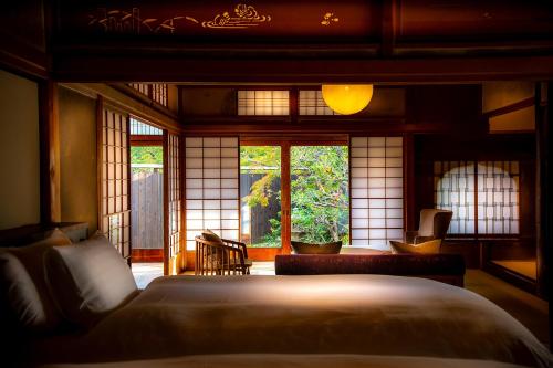 Postel nebo postele na pokoji v ubytování Hotel Utano Kyoto Besho