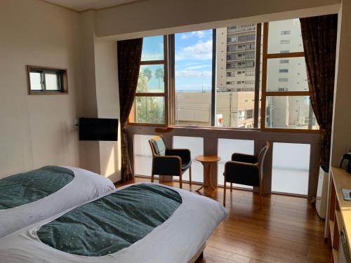 Postel nebo postele na pokoji v ubytování Izu-no-umi Hotel