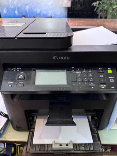 a printer sitting on top of a desk at Junyue Airport Hotel -Free Shuttle Bus Guangzhou Baiyun airport in Guangzhou