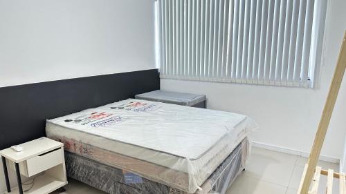 Avenida NOSSA SENHORA DE COPACABANA 363 TRES QUARTOS 5 CAMAS A 200 METROS DA PRAIA DE COPACABANA客房内的一张或多张床位