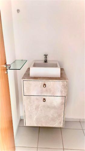 a bathroom with a sink on top of a dresser at Apto1 - Próximo ao Shopping Metrópole in Ananindeua